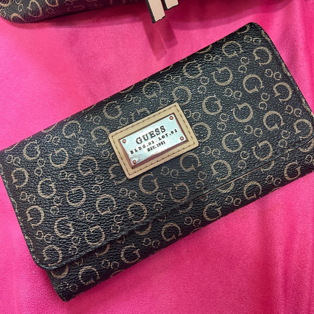 ORIGINAL G BY GUESS TRIFOLD WALLET  & MATCHING PURSE